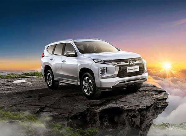 Mitsubishi Pajero Sport 2025 putih di jalan off-road, tersedia di Mitsubishi-Bumen.id