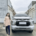 Mitsubishi New Pajero Sport Dakar 4x2 hitam bersama Erya Dwi Lestari di Jakarta Erya Dwi Lestari di Jakarta