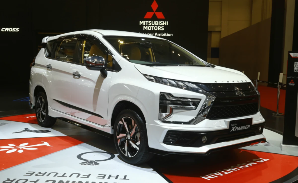 Mitsubishi Xpander dengan Aksesori Resmi Terpasang