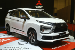 Mitsubishi Xpander dengan Aksesori Resmi Terpasang