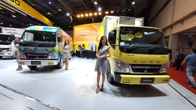 Mitsubishi Fuso Canter dan Fighter-X di dealer Mitsubishi Jakarta Selatan